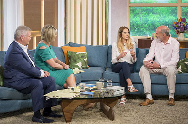 強迫癥原來這么可怕！英國妹子患強迫癥 自曝一天洗頭72次