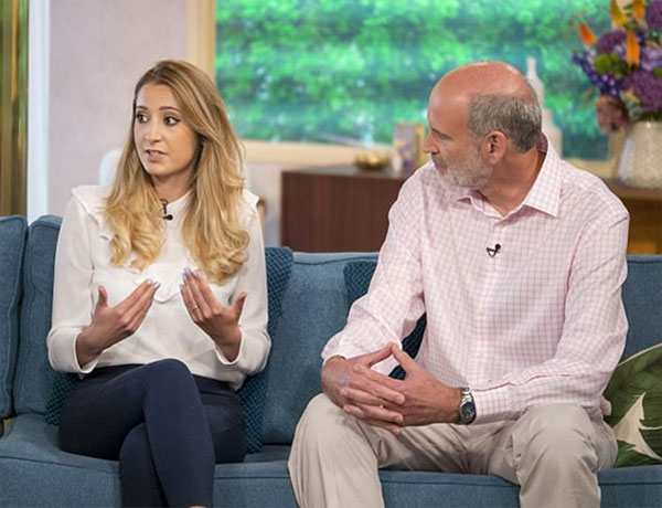 強迫癥原來這么可怕！英國妹子患強迫癥 自曝一天洗頭72次