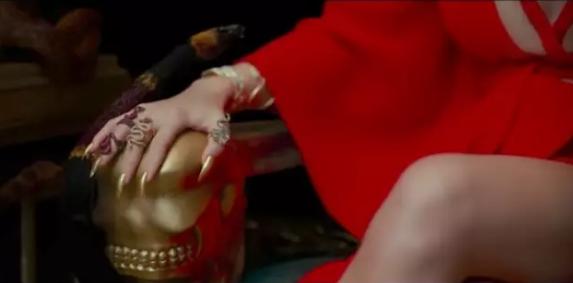 霉霉新歌MV懟遍新仇舊恨,“鉆石洗澡水”價值不菲