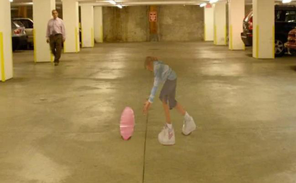 人形路樁、安全車、城市麥田圈,為了交通安全,各國(guó)也是拼啦