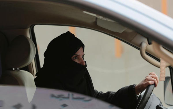 這個不準女性開車的國家，終于要有女司機啦！