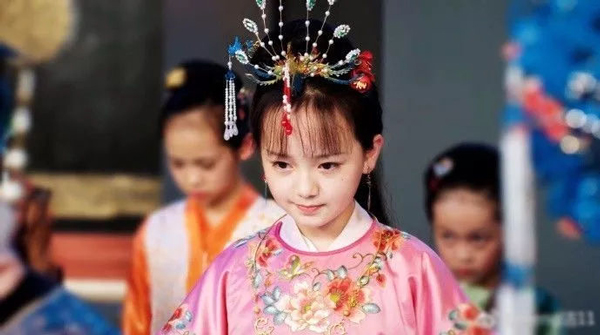 小戲骨版《紅樓夢》演技炸裂,眼角眉梢都是戲,哪個萌娃最得你心?