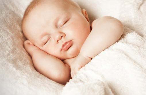 研究：剖腹產(chǎn)孩子更易長胖 原來月半是因?yàn)檩斣谄鹋芫€上