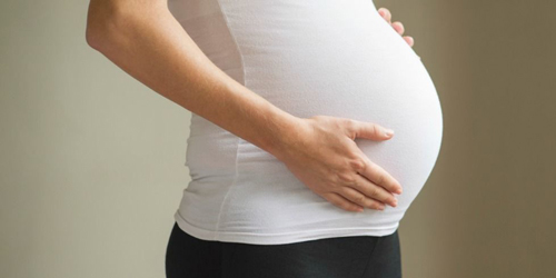 研究：剖腹產(chǎn)孩子更易長胖 原來月半是因?yàn)檩斣谄鹋芫€上