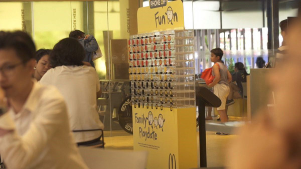 麥當勞設手機寄存柜 “低頭族”卻表示...