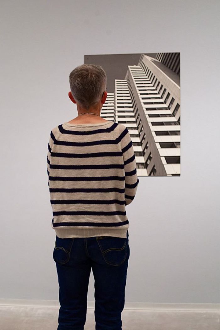 別人在美術館看畫，我在美術館拍照（組圖）