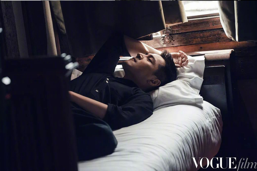 胡歌周迅合體拍時裝短片 演繹邂逅與離別似經(jīng)典電影（組圖）