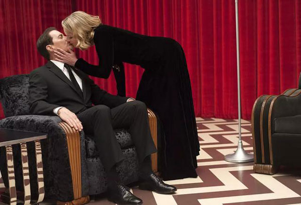 《紐約時(shí)報(bào)》選出2017十佳美劇!最離奇、最燒腦的都在這