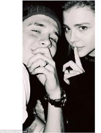 雙語盤點:2017年發(fā)糖的名人CP,你覺得哪一對最甜?