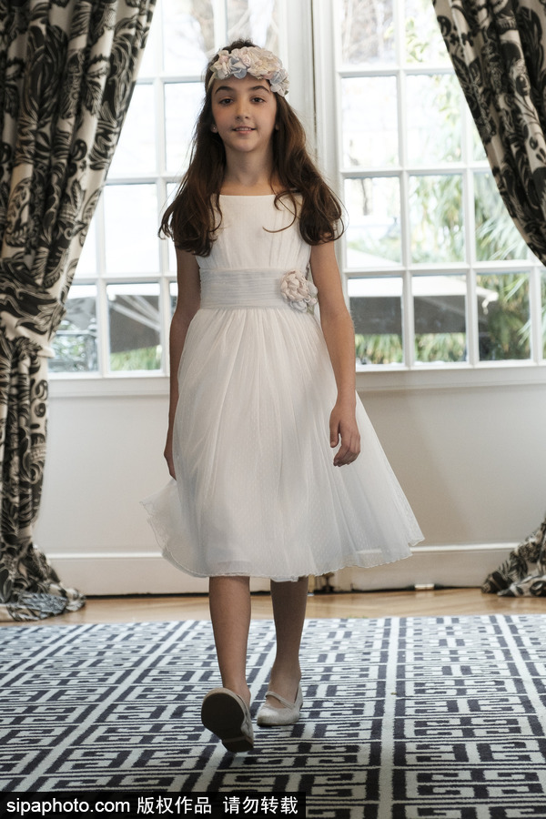 馬德里：小朋友變“超模” 白裙花環宛若小仙女（組圖）