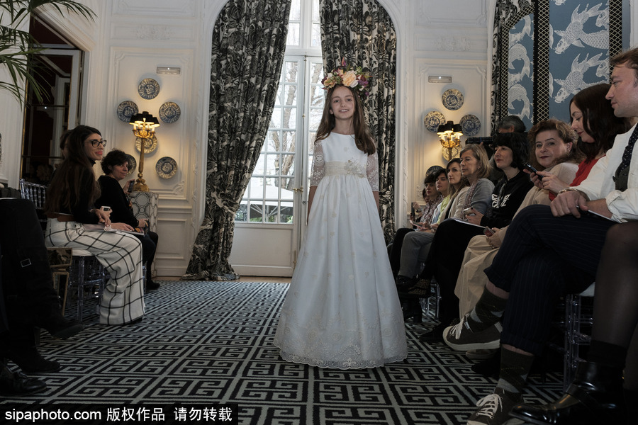 馬德里：小朋友變“超模” 白裙花環宛若小仙女（組圖）