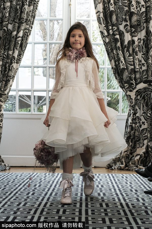 馬德里：小朋友變“超模” 白裙花環宛若小仙女（組圖）
