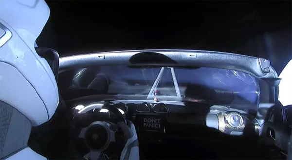 SpaceX獵鷹重型火箭首飛成功！馬斯克的特斯拉跑車上太空了
