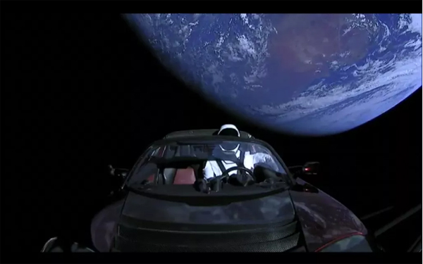 SpaceX獵鷹重型火箭首飛成功！馬斯克的特斯拉跑車上太空了