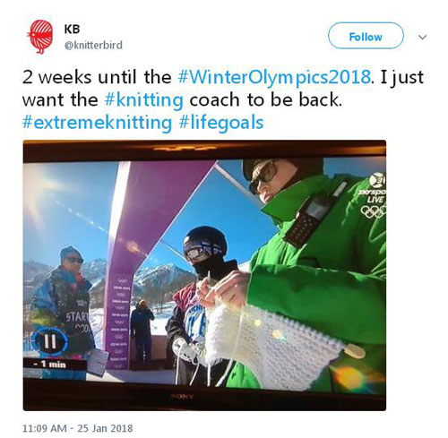 真淡定!芬蘭教練冬奧賽場打毛線 四年前索契他就這么干