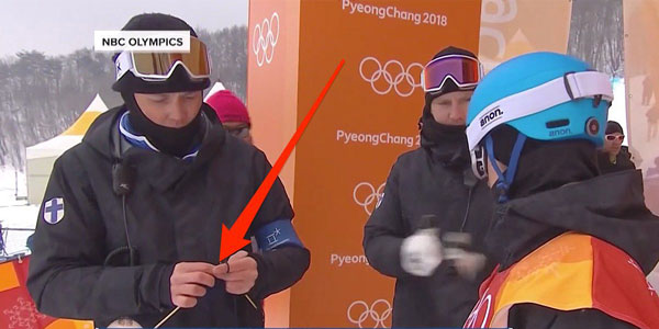 真淡定!芬蘭教練冬奧賽場打毛線 四年前索契他就這么干