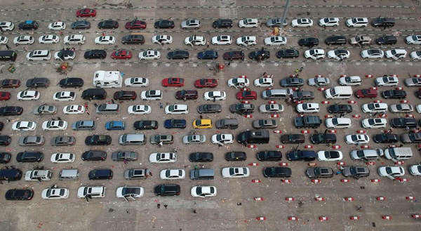 “海陸空”回家難 海口上演真實版“人在囧途”