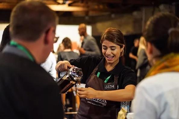 星巴克店員的圍裙有7種顏色，這里的秘密絕大數人都不知道