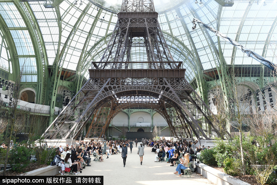 炫酷！比衣服更夢幻的是香奈兒的秀場布景（組圖）