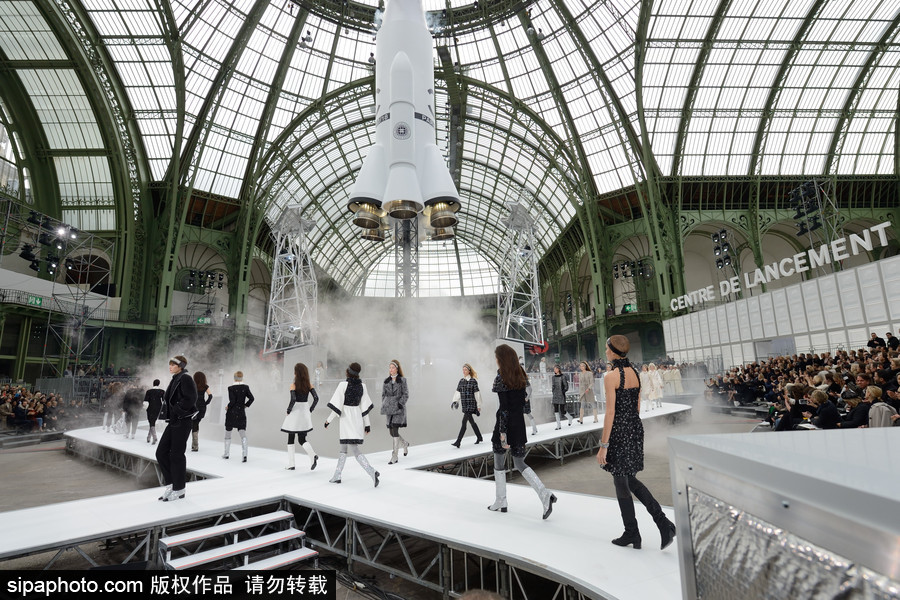 炫酷！比衣服更夢幻的是香奈兒的秀場布景（組圖）