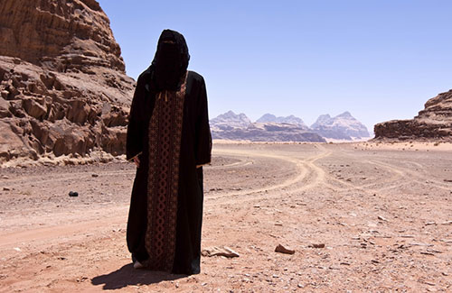 穿淺色衣服真的會更涼快嗎？