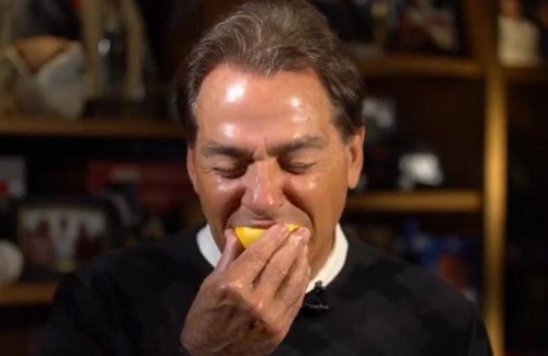 “檸檬臉挑戰”在外國火了，這項挑戰與這種疾病有關