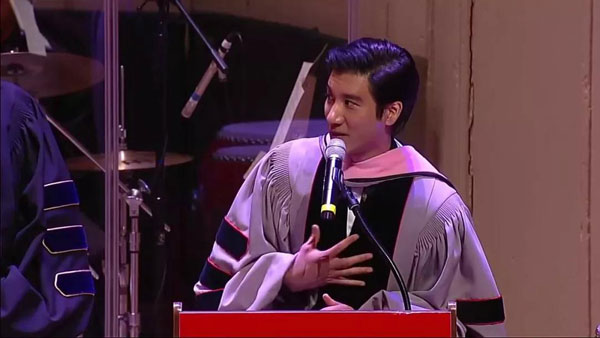 王力宏獲博士學位，3分鐘完美英文演講