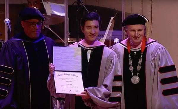 王力宏獲博士學位，3分鐘完美英文演講