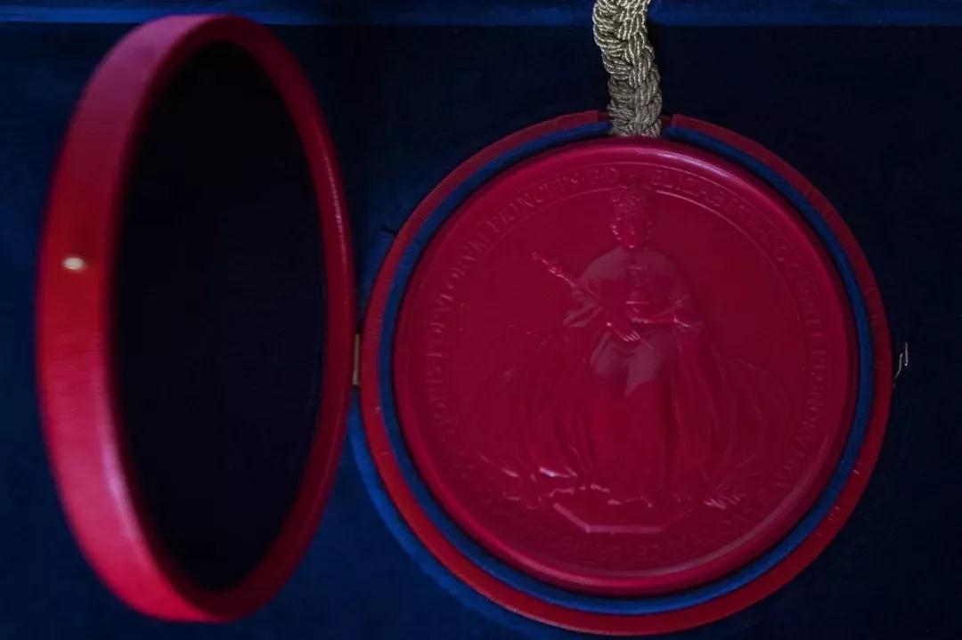 哈里王子本周六大婚，英國(guó)王室“結(jié)婚證”長(zhǎng)啥樣？