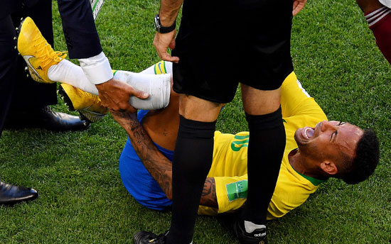 真摔or假摔？痛點(diǎn)最低的內(nèi)馬爾，是位好演員？