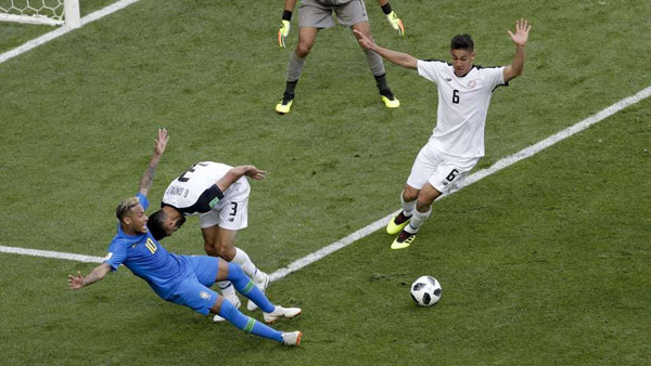 真摔or假摔？痛點(diǎn)最低的內(nèi)馬爾，是位好演員？