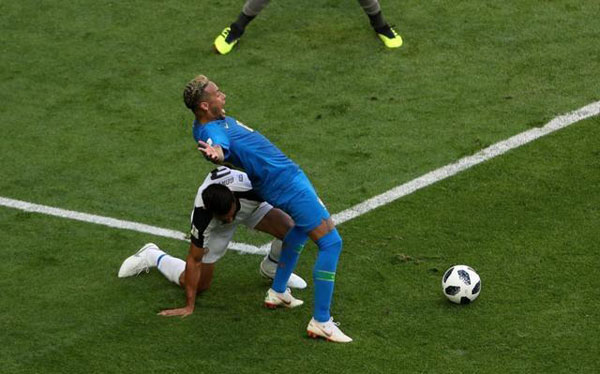 真摔or假摔？痛點(diǎn)最低的內(nèi)馬爾，是位好演員？