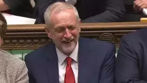 卡梅倫最后一次首相質詢現場歡樂得像德云社茶館……