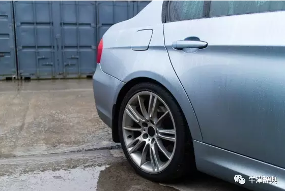 斑馬為何要過馬路？在美國和英國有關駕駛的語言