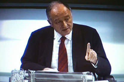 丹尼爾當選最佳穿著男士 小貝打扮最具爭議