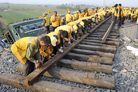 Two trains collide in east China, 70 dies