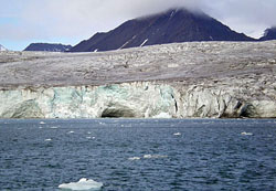 科學家稱北極在變暖南極在變冷