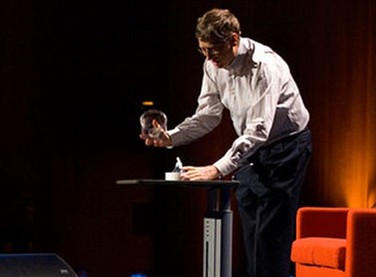 Gates unleashes mosquitoes <BR>蓋茨會場上放蚊驚名流