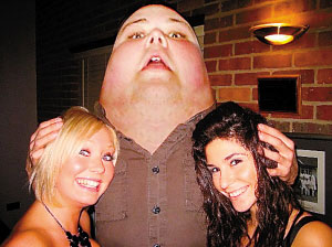 'Thumbman' hot on Internet <BR>英'拇指男'躥紅網絡(圖)