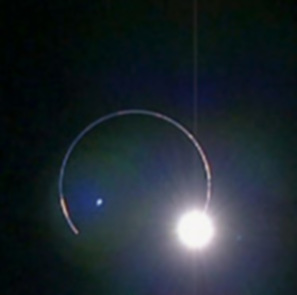 Ring around the Earth <BR>衛星拍到太空'鉆戒'(圖)