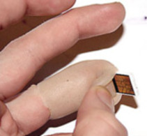 Finger prosthesis with USB <BR>男子手指植入U盤(圖)