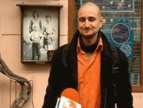 Poet proposes to Ukraine PM <BR>詩人向烏克蘭總理求婚