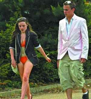 劍橋學生期末派對 飲酒狂歡丑態百出