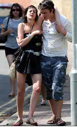 劍橋學生期末派對 飲酒狂歡丑態百出