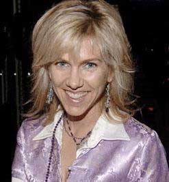 美國：名人丈夫曝丑聞 妻子不再無言支持