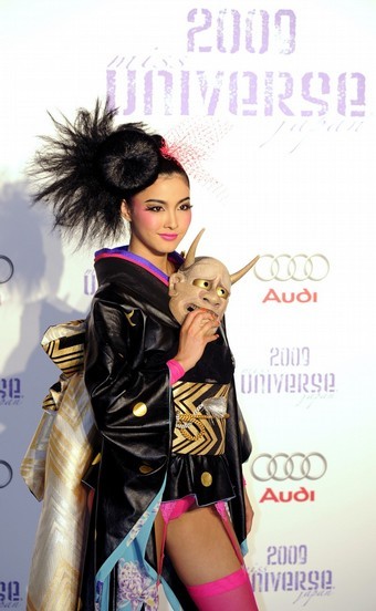 日本環球小姐“超短”和服惹爭議