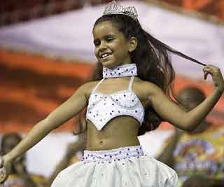 Row over child samba queen<BR>7歲桑巴舞后惹爭議