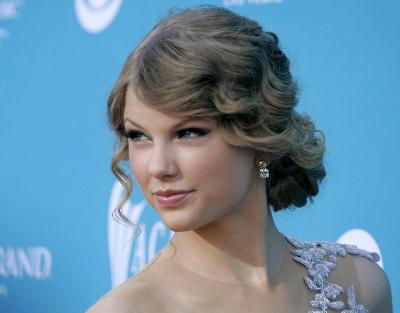 美國鄉村音樂大獎揭曉 凱莉蟬聯年度藝人