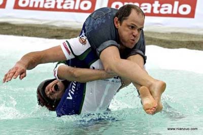 芬蘭舉行背老婆世錦賽 上屆冠軍成功衛冕