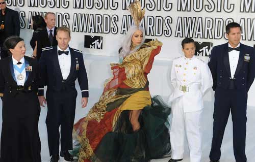 Lady Gaga身披五花肉 霸氣橫掃MTV大獎